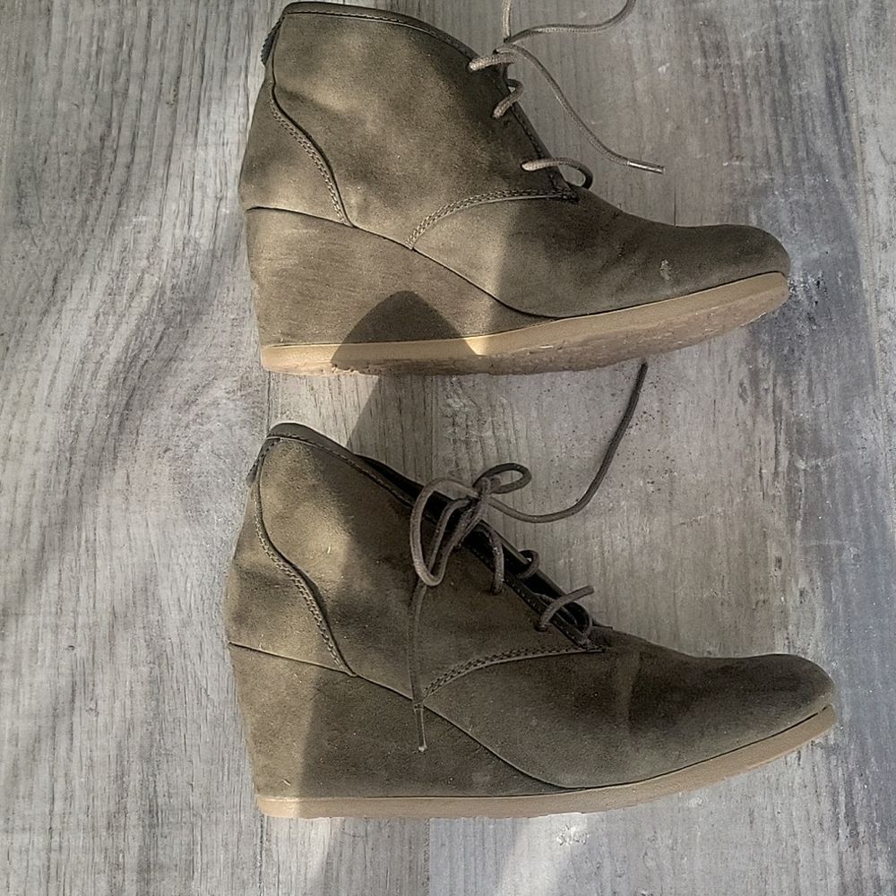 Mad love Olive weged boots size 8